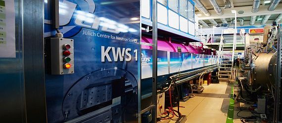 Neutronenkleinwinkelstreuapparatur KWS-1 zur Untersuchung von Nanostrukturen
