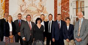 Gruppe beim Festakt zum 10. Geburtstag von KIS im Toscanasaal