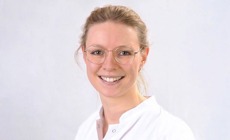 Portraitfoto von Dr. med. Sarah Barthelmeß