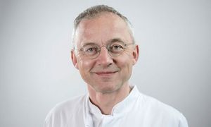 Portraitfoto von Prof. Dr. med. Johannes G. Liese