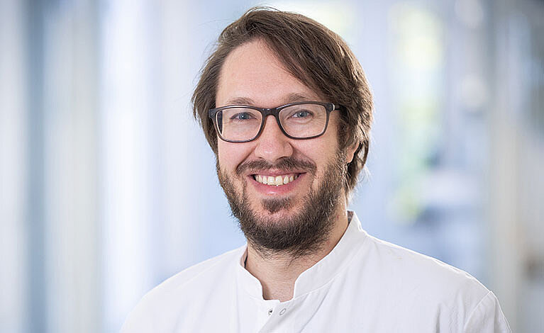 Portraitfoto von Jonas Ringholz