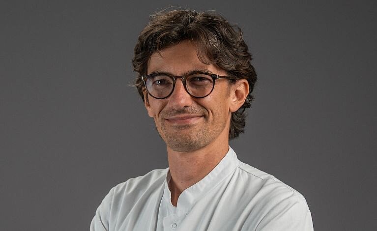 Dr. med. Nicolo Pozzi. Foto: David Williams Portraitfoto von Dr. med. Nicolo Pozzi