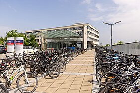 Das UKW setzt aktuell aufgrund der Verunreinigung des Trinkwassers in Würzburg umfangreiche Präventionsmaßnahmen um. Foto: UKW