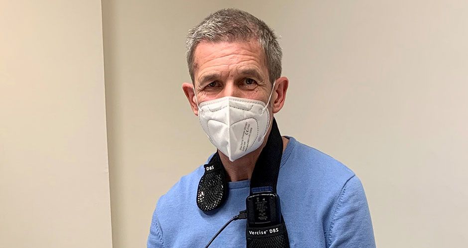 Patient Burkhard Koch bei einem Routinebesuch in der Neurologischen Klinik.