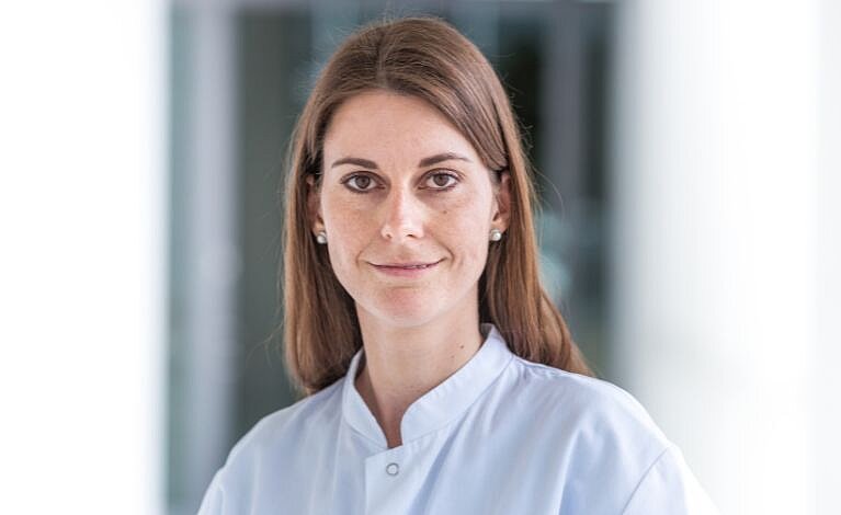 Portraitfoto von Dr. med. Julia Hartung