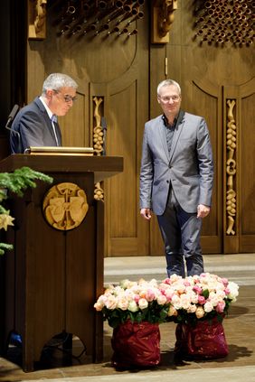 Dr. Hans-Jörh Hellmuth und Dekan Matthias Frosch