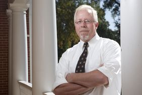 Prof. Mark Herbert Ebell ist ein renommierter Experte für evidenzbasierte Medizin sowie klinische Entscheidungsfindung.