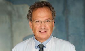 Portraitfoto: Prof. Dr. med. Ralf. C. Bargou