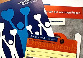 Im UKW ist aktuell eine Ausstellung zum Thema Organspende zu sehen.  Sie informiert über den Ablauf einer Organspende und die Funktion des Organspenderregisters. Foto: UKW / Stefan Dreising