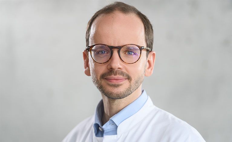 Portraitfoto von Dr. med. Dr. med. univ. Florian Reiter
