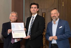 Georg Ertl mit Alexander Gotschy und dessen Doktorvater Wolfgang Bauer