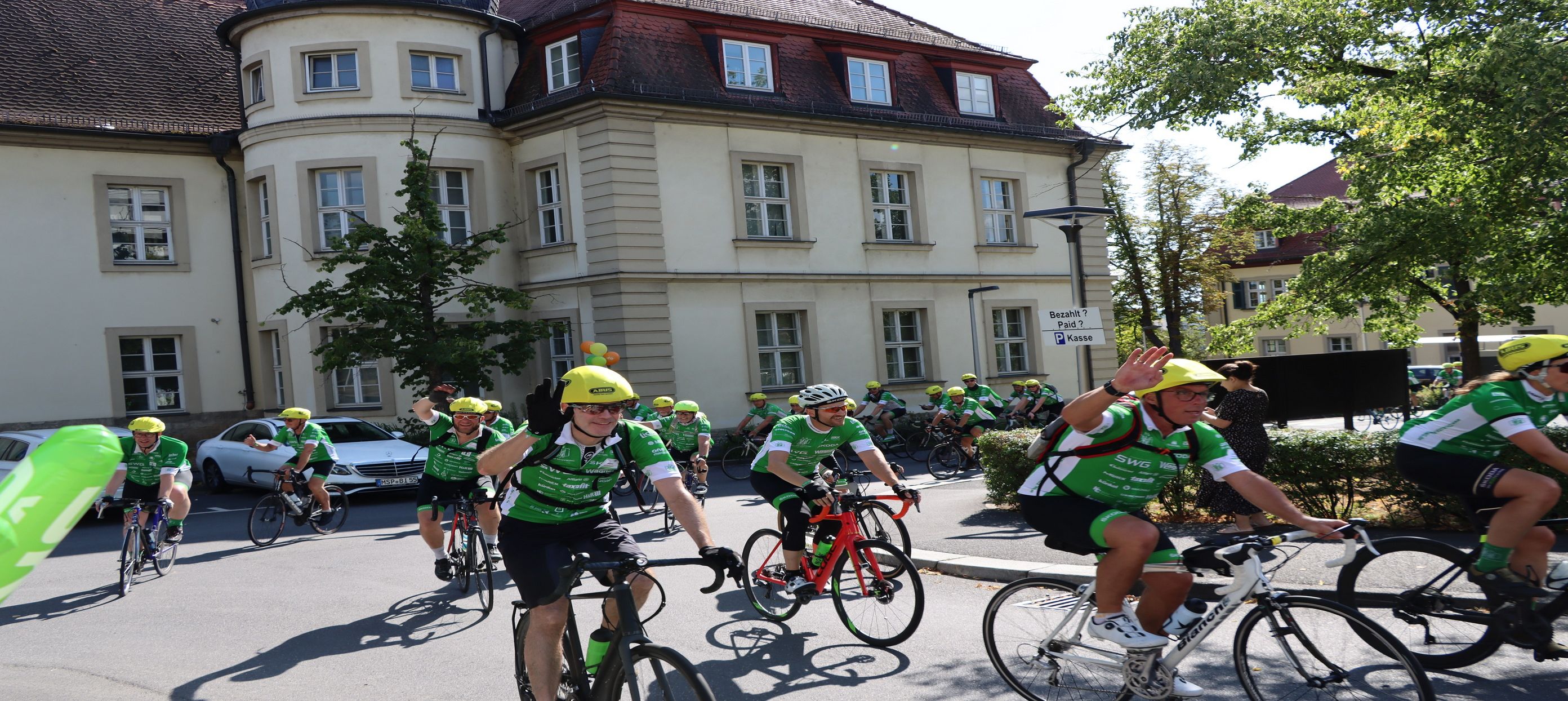 Nach 271 Kilometern an drei Tagen kamen die Radlerinnen und Radler der Tour der Hoffnung am Samstag in Würzburg an.