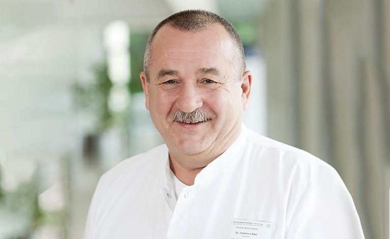 Porträtfoto von Dr. Johannes Biko