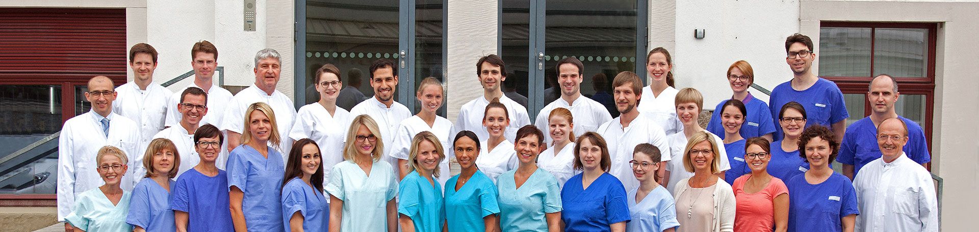 Gruppenfoto: Das Team der Zahnherhaltung und Parodontologie