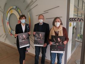 Freuen sich auf das Benefizkonzert mit dem Stuttgarter Kammerorchester in der Residenz am 14. Mai: Dr. Elisabeth Jentschke (CCC Mainfranken, Uniklinik Würzburg), Karl-Heinz und Renate Werner (Birgit-Werner-Stiftung, v.l.). Foto: UKW/Margot Rössler