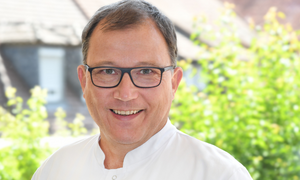 Portraitfoto von Dr. med. Dr. med. dent. Hartmut Böhm