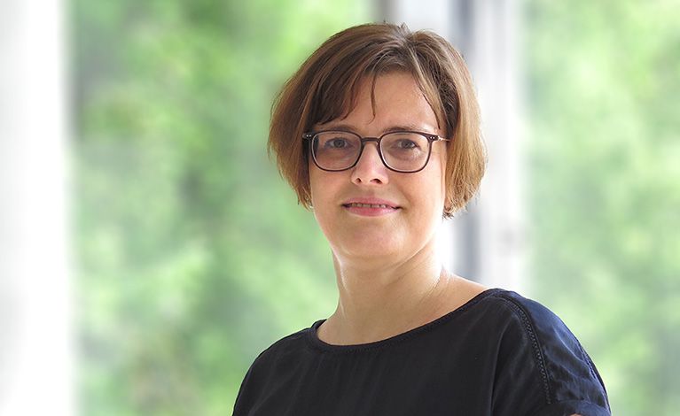 Portraitfoto von D. Schönberger / Fotograf: Stefan Krummer / Universitätsklinikum Würzburg