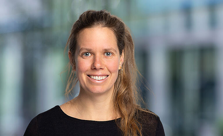 Portraitfoto von Julia Dossenbach