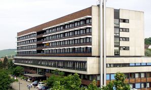 Außenansicht Gebäude der Kopfklinik