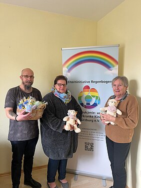Matthias und Birgit Machholz und Monika Demmich (stellvertretende Vorsitzende Elterninitiative) im Büro des Vereins (v.l.n.r.)