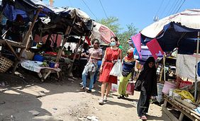 Ein Besuch auf dem örtlichen Wochenmarkt. (Bild: Kaja Riebesell)