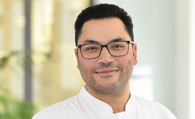 Portraitfoto von Qasem Khamis