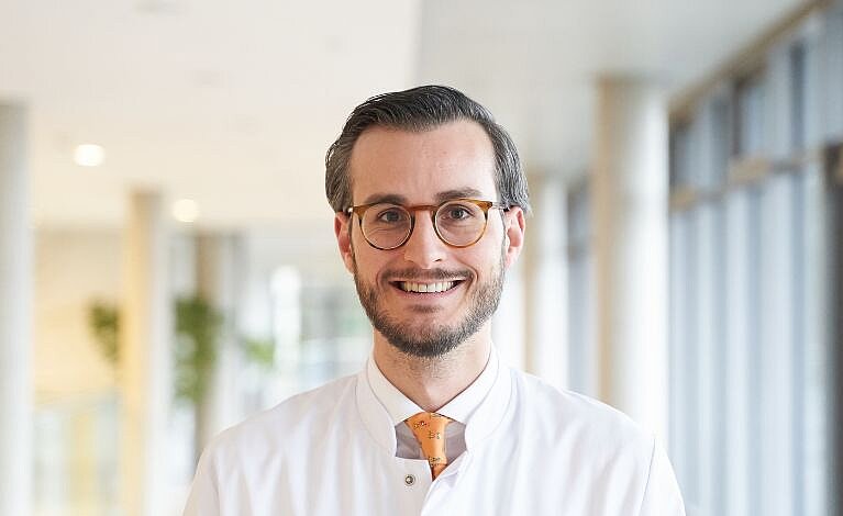 Portraitfoto von Dr. med. Dr. med. univ. Fabian P. von Müller Stangl, MHBA