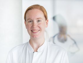 Foto zeigt Frau Prof. Bettina Baeßler, die Leiterin des neuen Schwerpunkts „Kardiovaskuläre Bildgebung und Künstliche Intelligenz“ am Institut für Diagnostische und Interventionelle Radiologie des Uniklinikums Würzburg