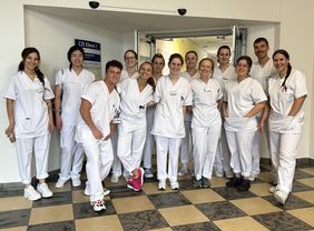 Diese und weitere Pflege-Azubis leiteten im August 2023 verantwortlich zwei Stationen am Uniklinikum Würzburg.