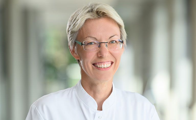 Portraitfoto von Dr. med Angela Kößler
