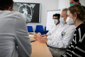 Beim Molekularen Tumorboard besprechen jeden Montagnachmittag im Comprehense Cancer Center Mainfranken Fachleute aus verschiedenen Disziplinen einzelne Fälle.