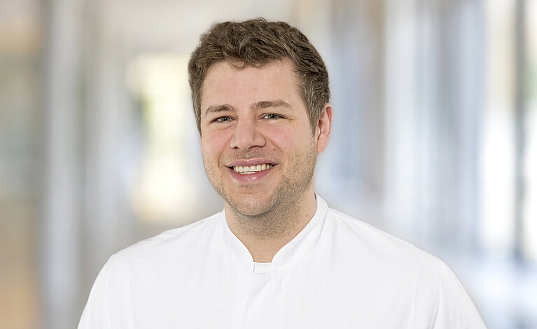 Dr. med. Magnus Schindehütte. Foto: Angie Wolf Portraitfoto von Magnus Schindehütte