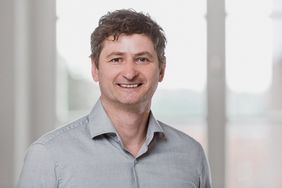 Bild zeigt Prof. Jörg Vogel, Direktor des Instituts für Molekulare Infektionsbiologie (IMIB)