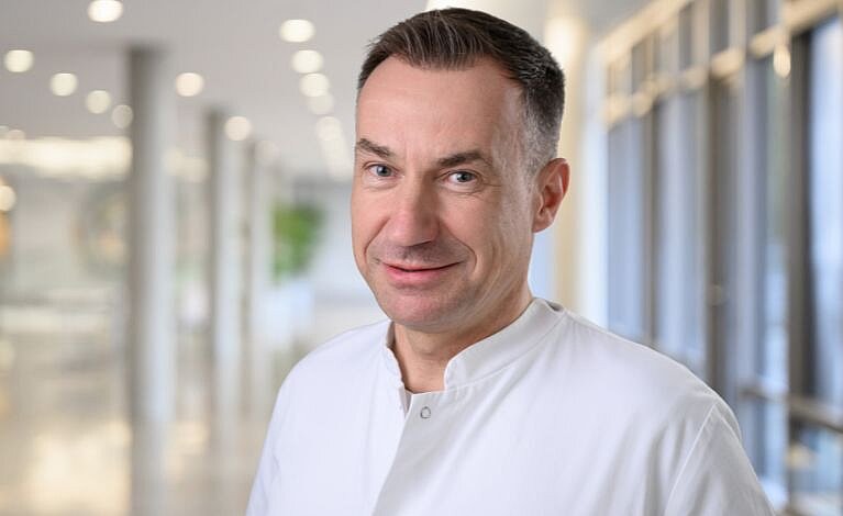 Portraitfoto von Dr. Tobias Egger