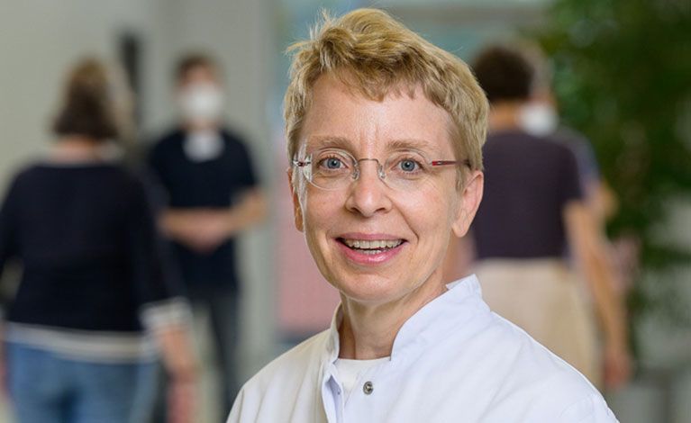 Portraitfoto von Prof. Dr. med. Franziska Jundt 