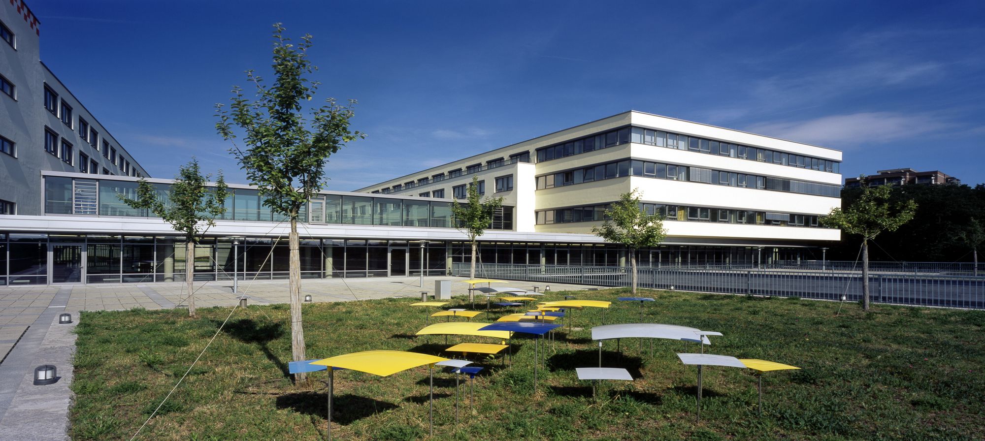 Gebäudeansicht des Zentrums für Innere Medizin des Universitätsklinikums Würzburg