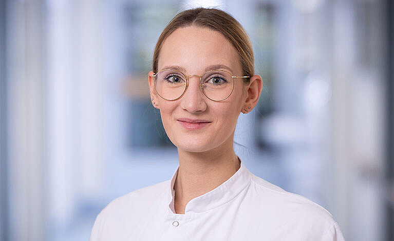 Porträtfoto von Franziska Künzig