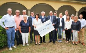 Gruppenfoto Spendenübergabe an KIWI e.V.