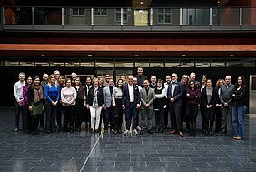 Gruppenbild des T2EVOLVE Consortium in der Magistrale.