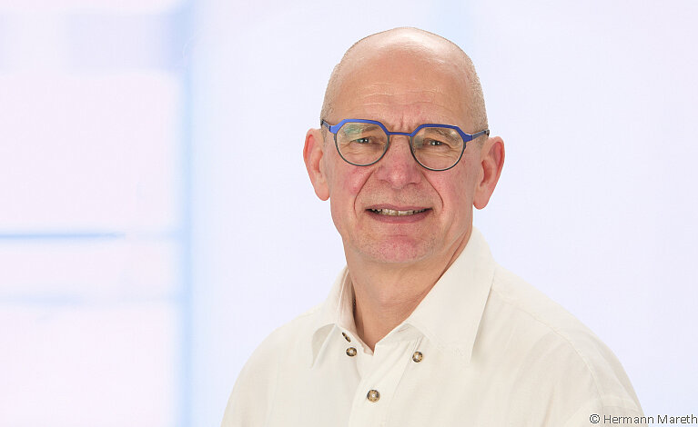 Portraitfoto von Dr. rer. nat. Jörg Eberling