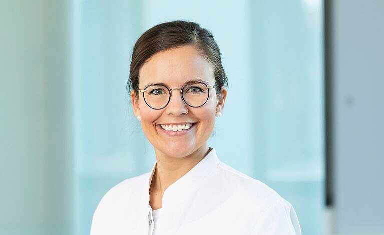 Portraitfoto von Dr. med. dent. Lena Goetz
