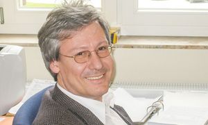 Portraitfoto von Prof. Dr. med. Jürgen Deckert