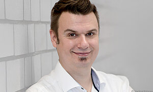 Prof. Dr.-Ing. Arne Rönnau Portraitfoto von Prof. Dr.-Ing. Arne Rönnau