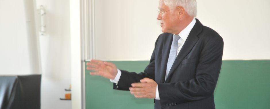 Klinikdirektor Prof. Dr. Christian Speer moderierte das Programm.