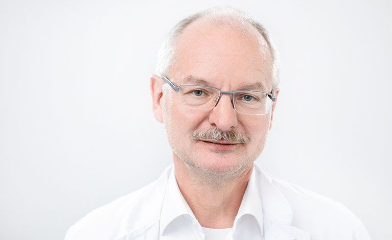 Portraitfoto von PD Dr. med. Theo Pelzer