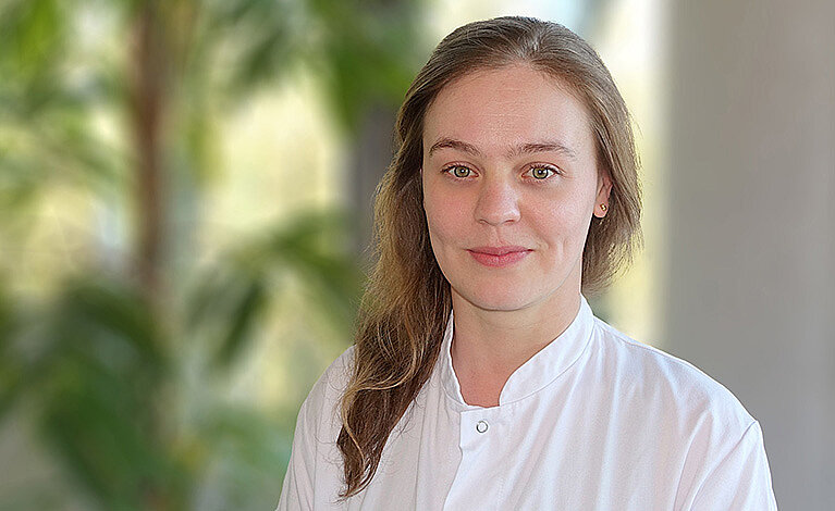 Portraitfoto von Anne Belting