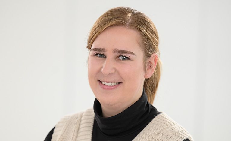 Porträtfoto von Lorena Schmitt