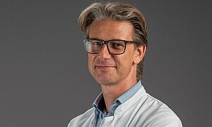 Dr. med. Christian Hametner. Foto: David Williams Portraitfoto von Dr. med. Christian Hametner
