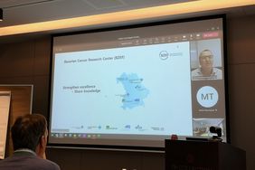 Prof. Andreas Mackensen, Direktor des BZKF, eröffnete das Treffen virtuell