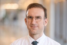 Prof. Dr. Imad Maatouk, der Leiter des Schwerpunkts Psychosomatik, Psychotherapie und Psychoonkologie an der Medizinischen Klinik II des Uniklinikums Würzburg.